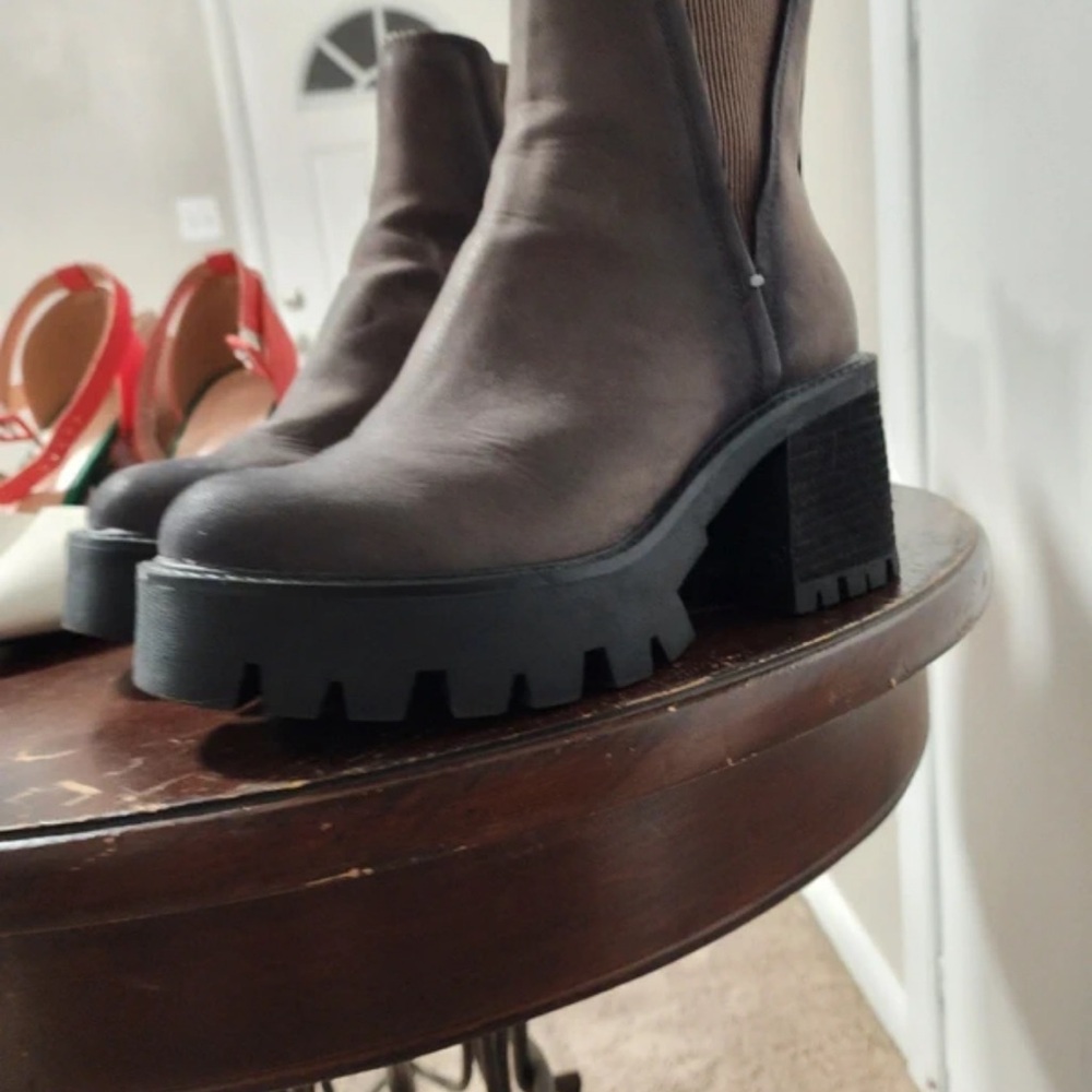 Miami Women's Chunky Heeled Boots in Charcoal Black